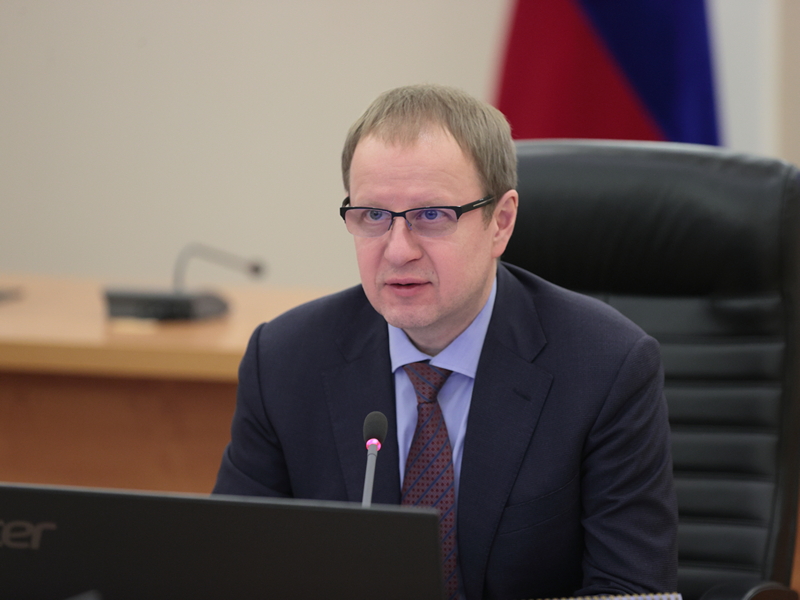 Губернатор Алтайского края Виктор Томенко поздравил педагогов Алтая с Днём учителя