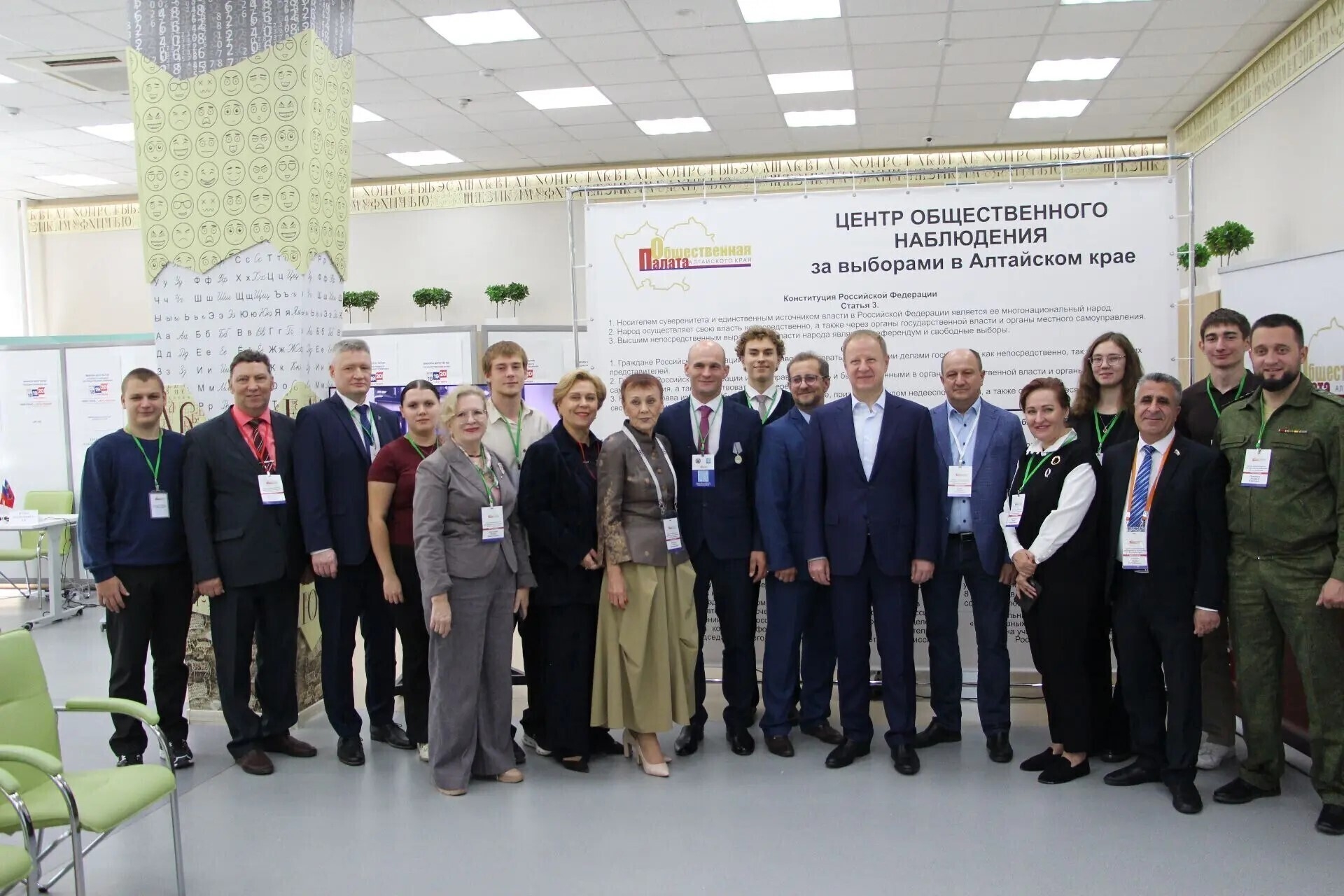 Центр общественного наблюдения за выборами в Алтайском крае посетил Губернатор Алтайского края Виктор Томенко.