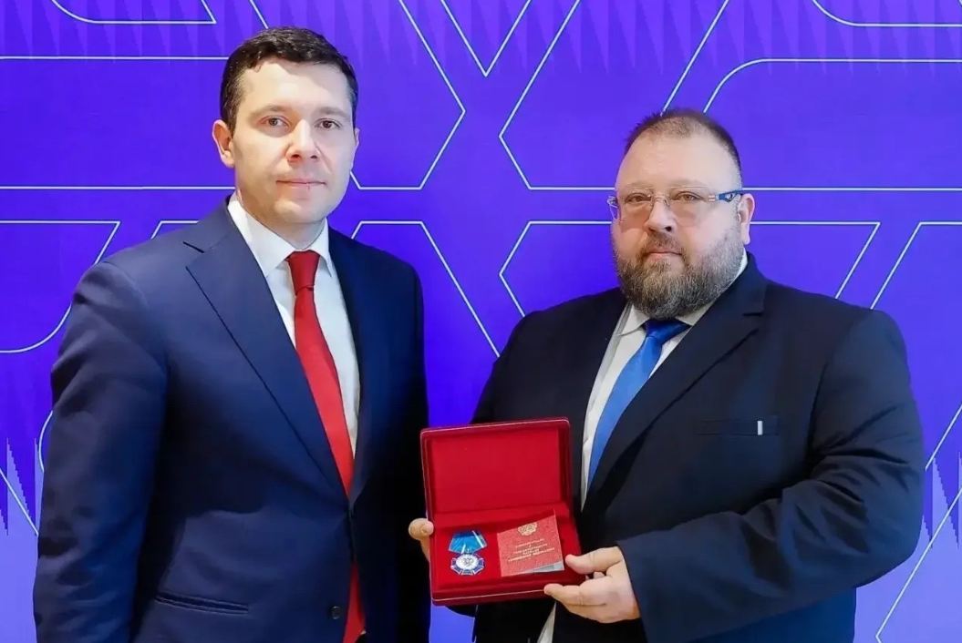 Министр промышленности и торговли вручил «Сибприбормашу» Орден Почёта